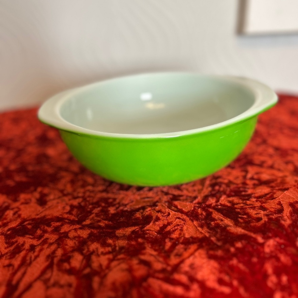 Pyrex Kelly Green Bowl - Picture 5 of 8